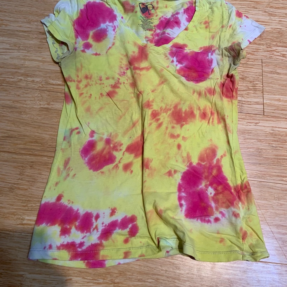 tie dye t-shirt with pocket